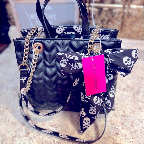 BETSEY JOHNSON XOSUNNY Puffy Hearts w/ Skull Scarf Attachment NWT - Picture 4 of 15